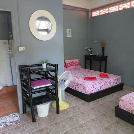 Same Same Guesthouse, Bar & Restaurant (Adults Only) Haad Rin Ngoại thất bức ảnh