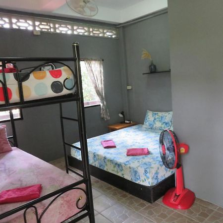 Same Same Guesthouse, Bar & Restaurant (Adults Only) Haad Rin Ngoại thất bức ảnh