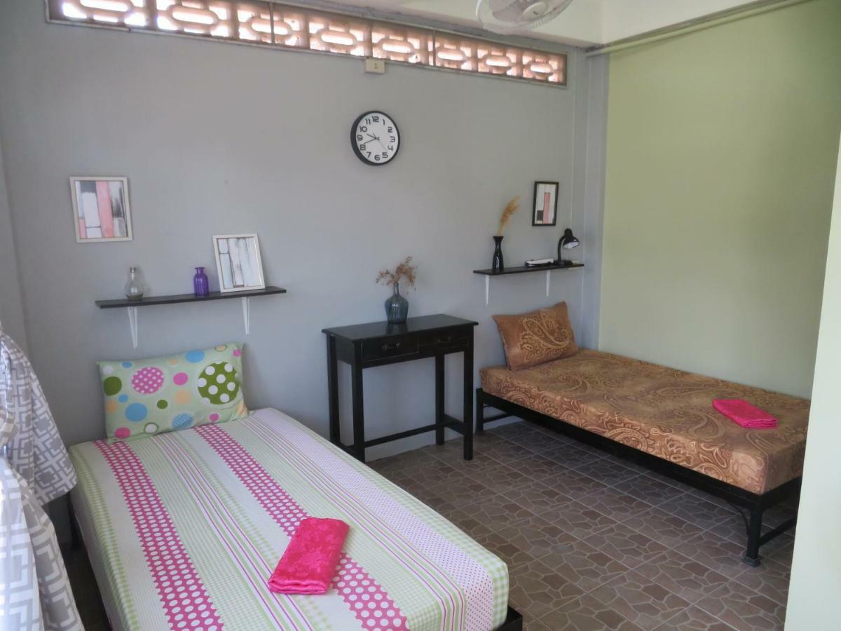 Same Same Guesthouse, Bar & Restaurant (Adults Only) Haad Rin Ngoại thất bức ảnh