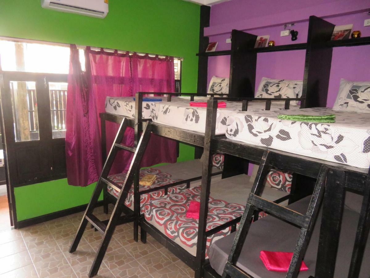 Same Same Guesthouse, Bar & Restaurant (Adults Only) Haad Rin Ngoại thất bức ảnh
