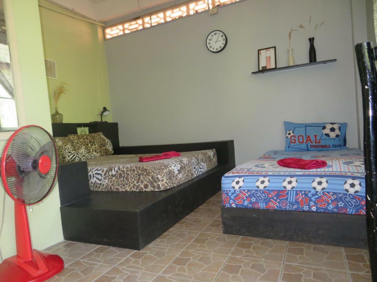 Same Same Guesthouse, Bar & Restaurant (Adults Only) Haad Rin Ngoại thất bức ảnh