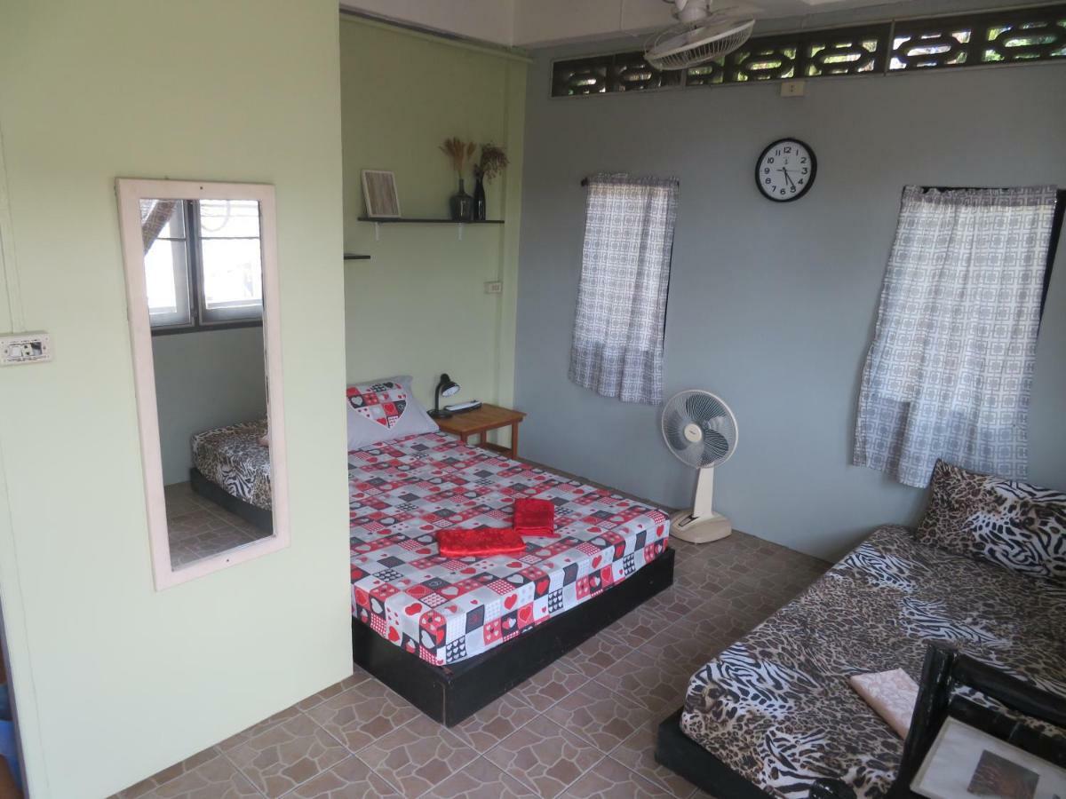Same Same Guesthouse, Bar & Restaurant (Adults Only) Haad Rin Ngoại thất bức ảnh
