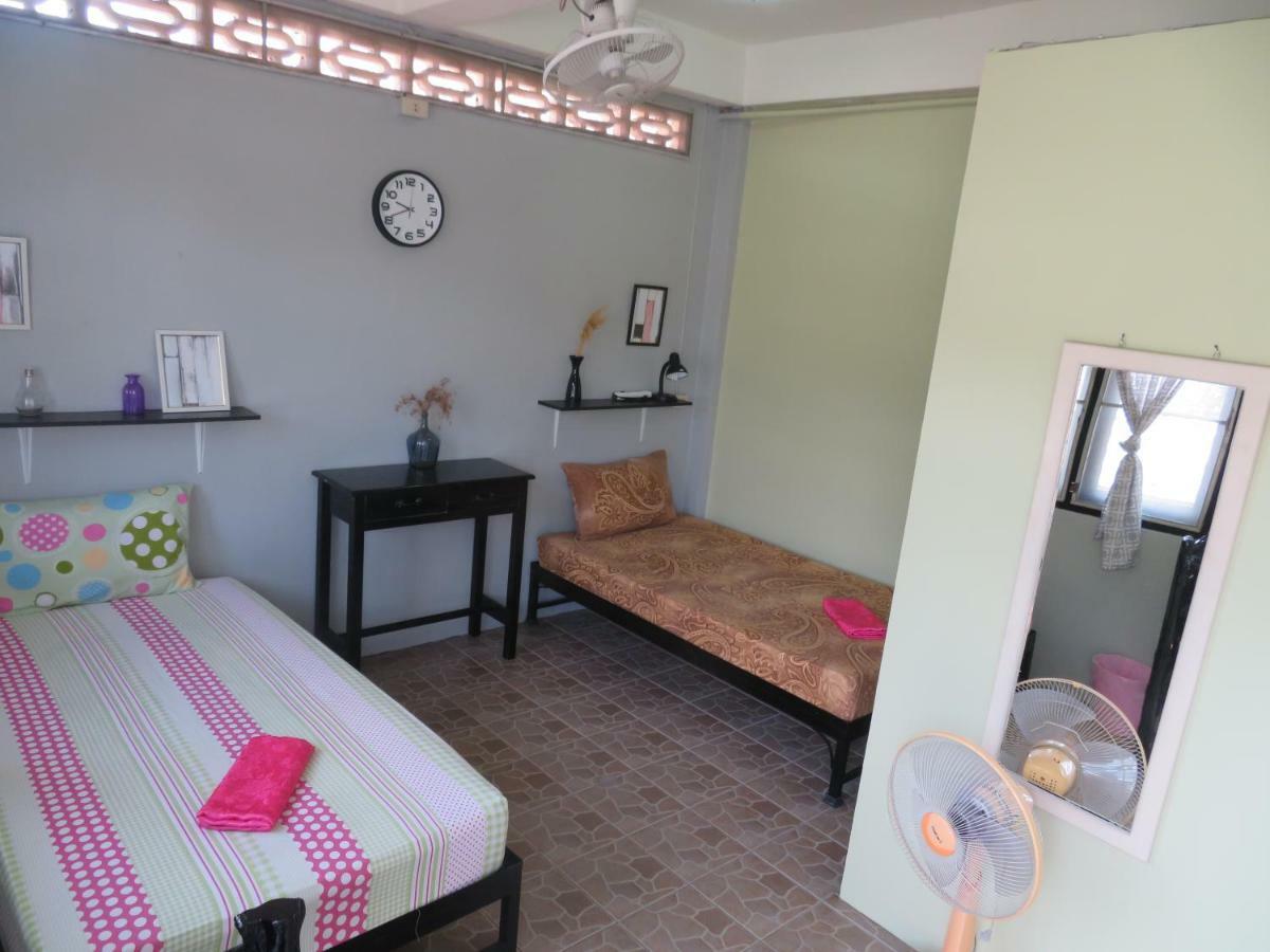 Same Same Guesthouse, Bar & Restaurant (Adults Only) Haad Rin Ngoại thất bức ảnh