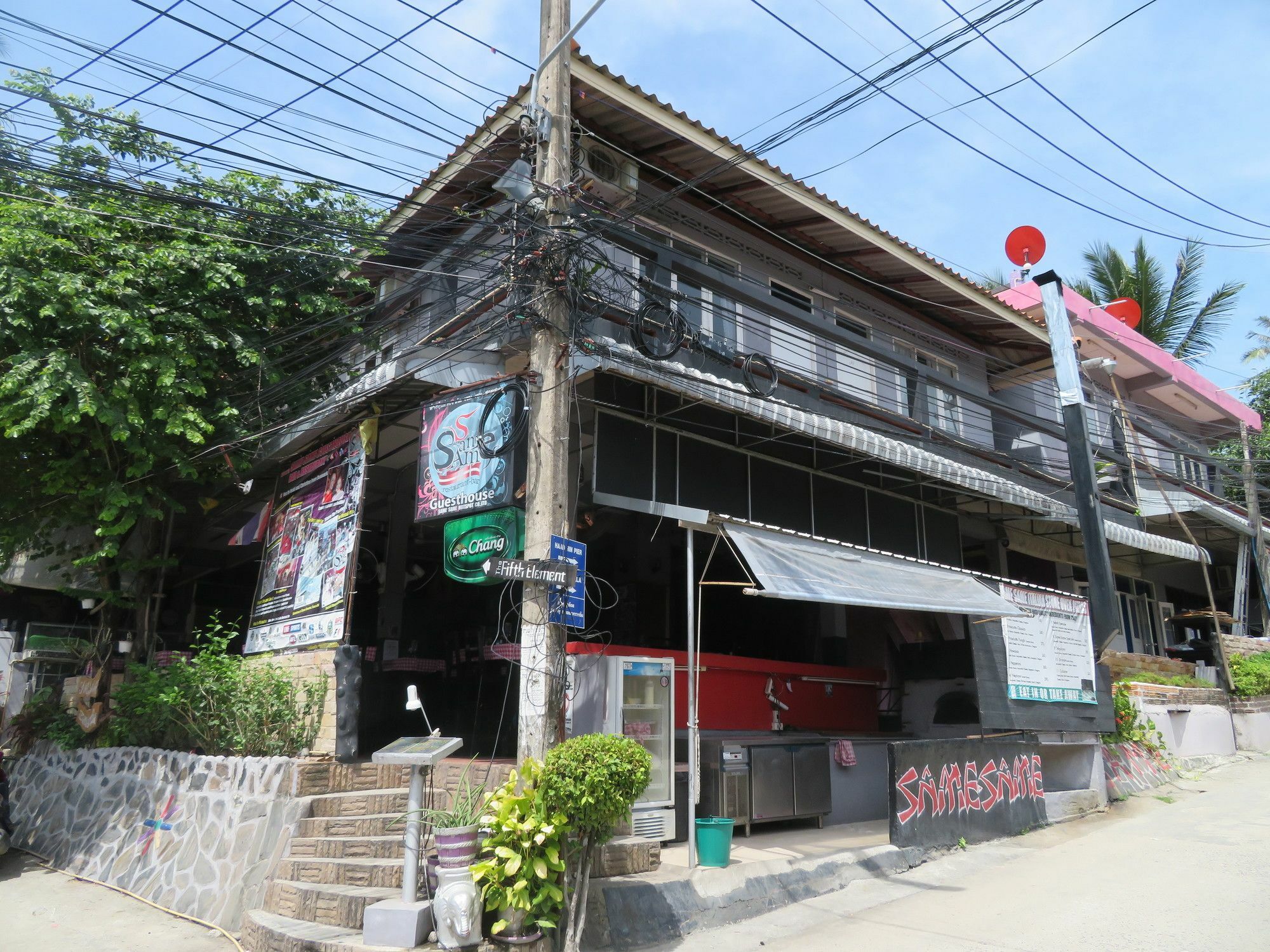 Same Same Guesthouse, Bar & Restaurant (Adults Only) Haad Rin Ngoại thất bức ảnh